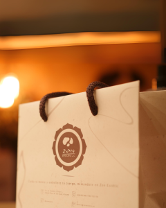 Detalle en bolsa con diseño de logotipo
